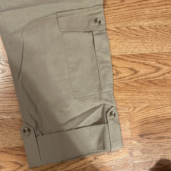 Banana Republic Linen Cargo Cropped Stretch Pants - Picture 4 of 5